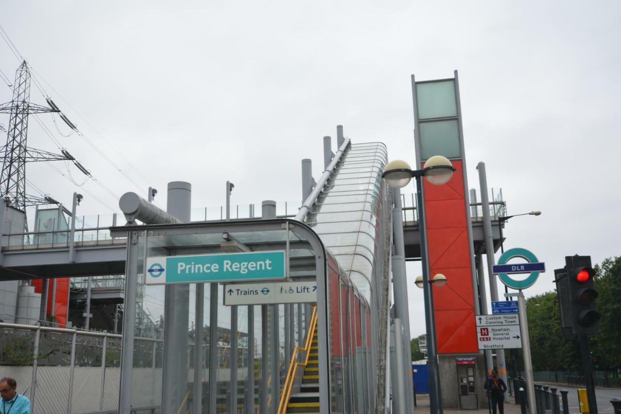 Four Bedroom Townhouse 12 Minutes Walk To Excel Exhibition Centre Londres Extérieur photo