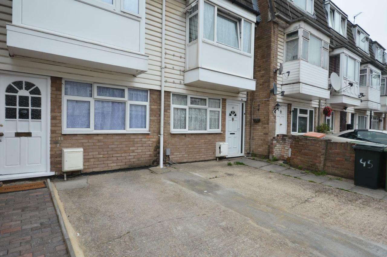 Four Bedroom Townhouse 12 Minutes Walk To Excel Exhibition Centre Londres Extérieur photo