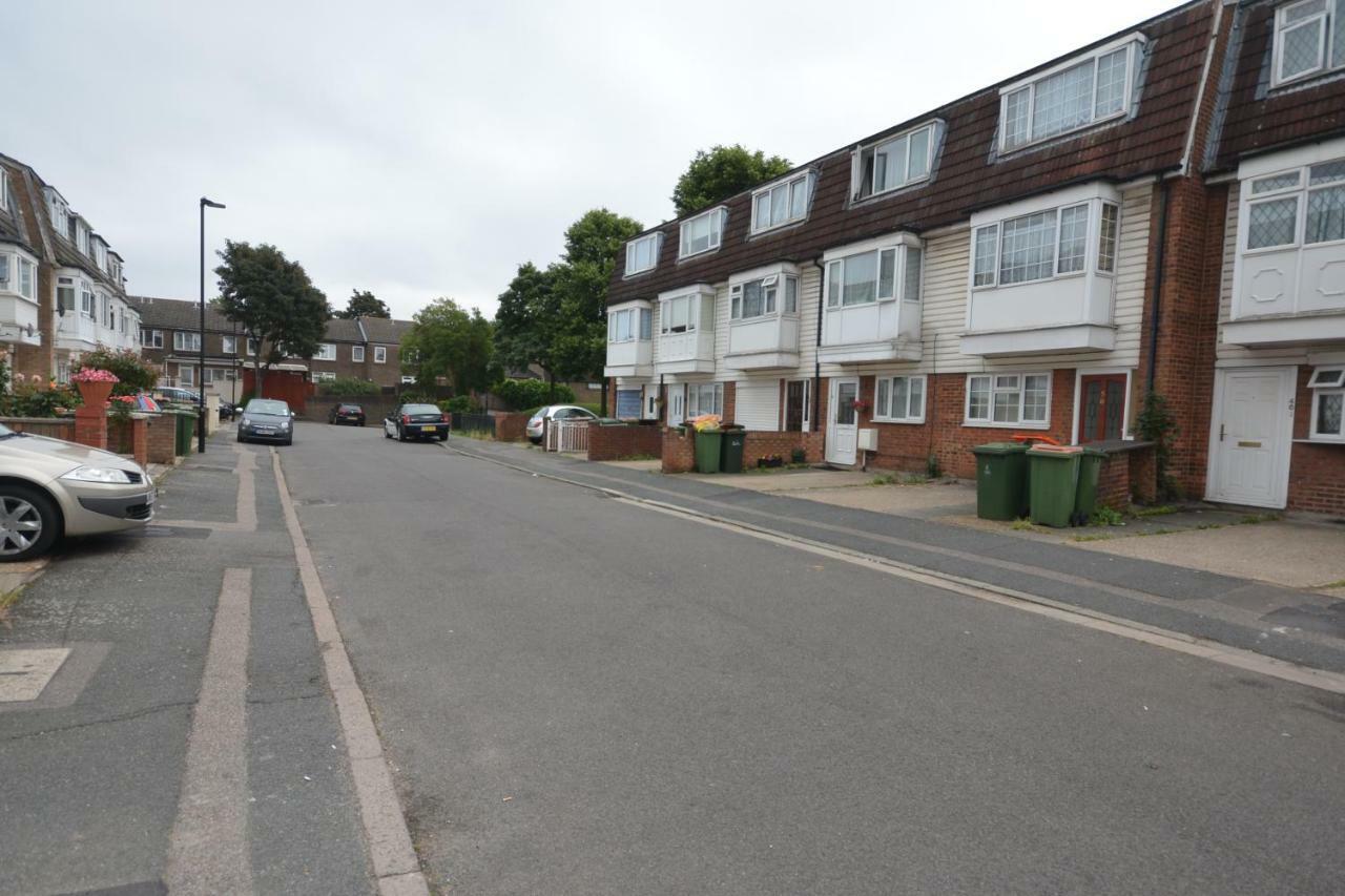 Four Bedroom Townhouse 12 Minutes Walk To Excel Exhibition Centre Londres Extérieur photo