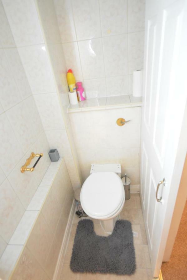 Four Bedroom Townhouse 12 Minutes Walk To Excel Exhibition Centre Londres Extérieur photo