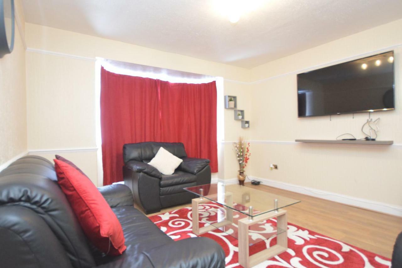 Four Bedroom Townhouse 12 Minutes Walk To Excel Exhibition Centre Londres Extérieur photo