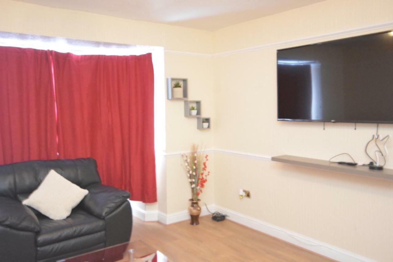 Four Bedroom Townhouse 12 Minutes Walk To Excel Exhibition Centre Londres Extérieur photo