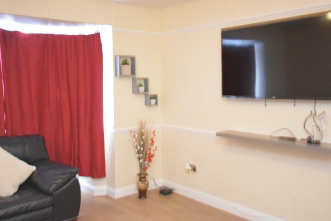 Four Bedroom Townhouse 12 Minutes Walk To Excel Exhibition Centre Londres Extérieur photo