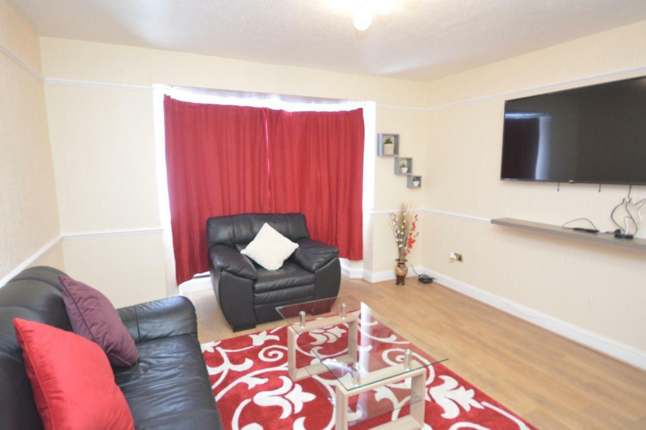 Four Bedroom Townhouse 12 Minutes Walk To Excel Exhibition Centre Londres Extérieur photo