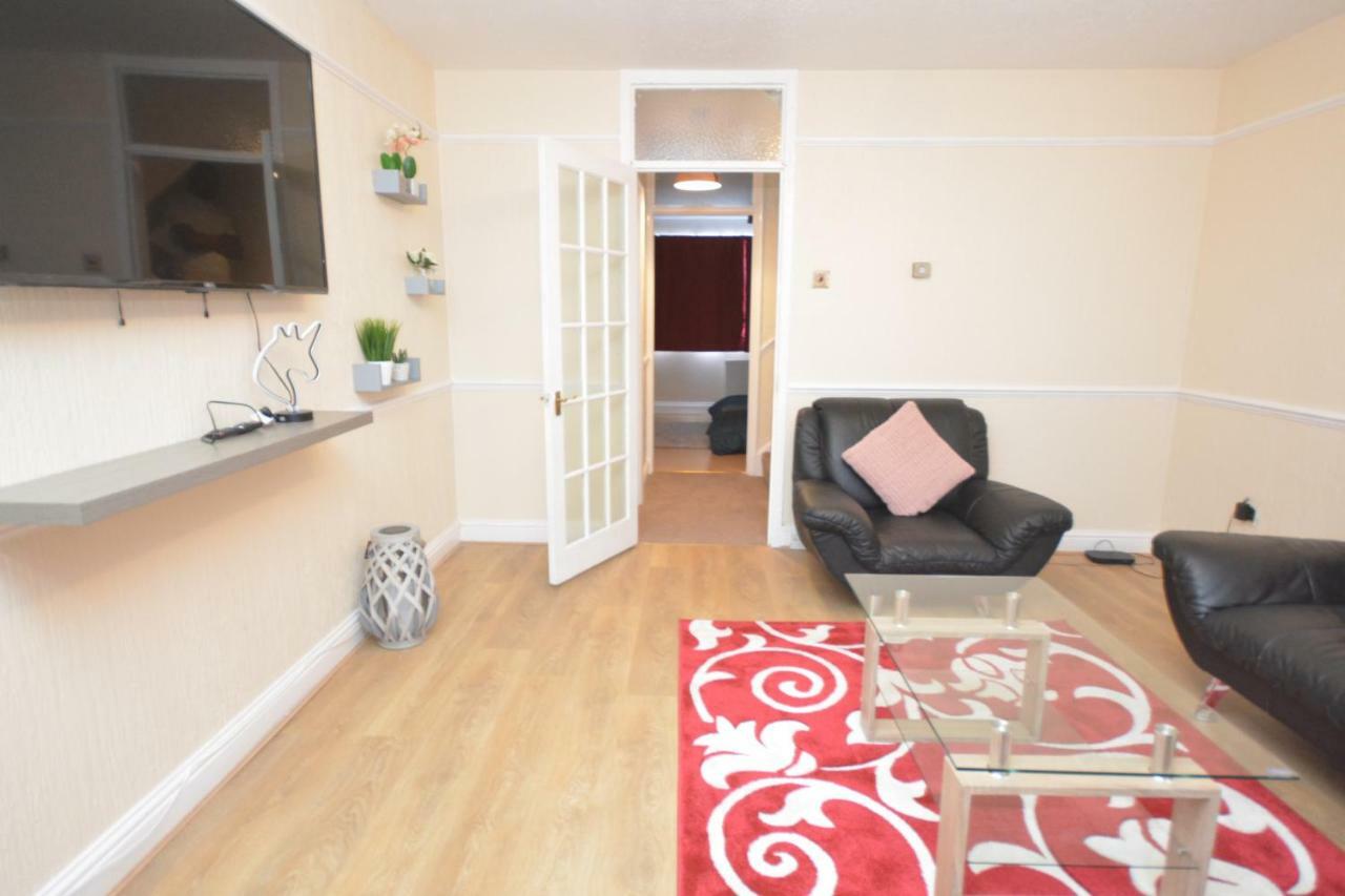 Four Bedroom Townhouse 12 Minutes Walk To Excel Exhibition Centre Londres Extérieur photo