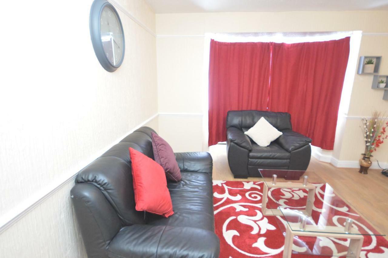 Four Bedroom Townhouse 12 Minutes Walk To Excel Exhibition Centre Londres Extérieur photo