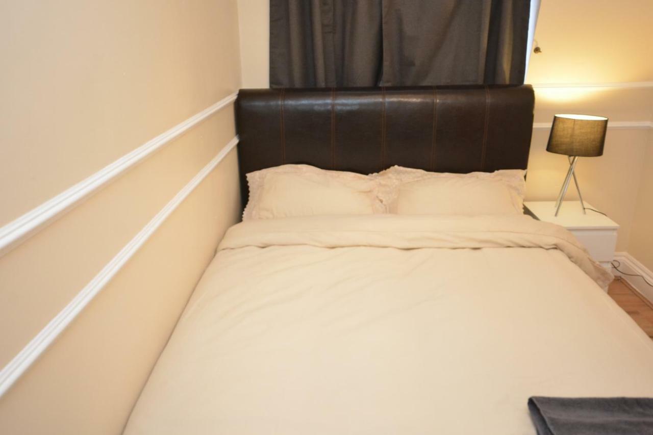 Four Bedroom Townhouse 12 Minutes Walk To Excel Exhibition Centre Londres Extérieur photo