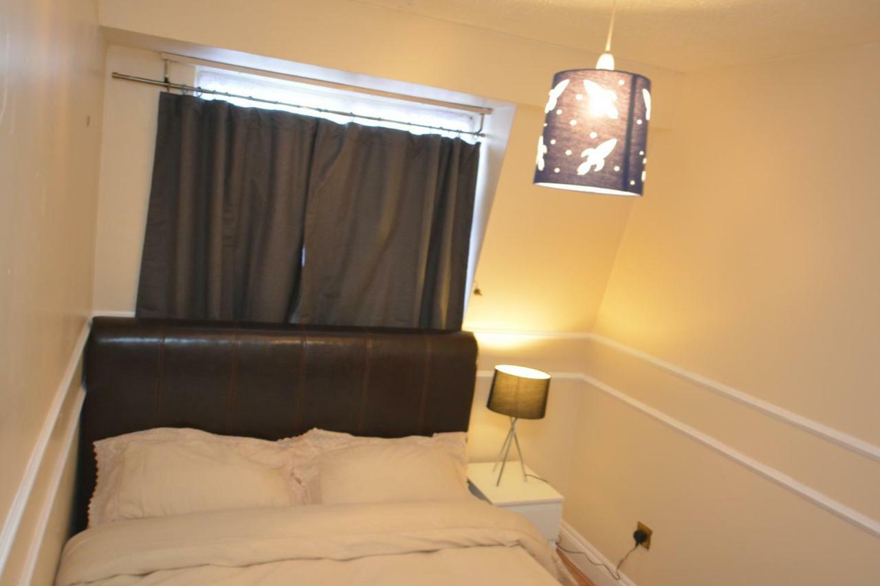 Four Bedroom Townhouse 12 Minutes Walk To Excel Exhibition Centre Londres Extérieur photo