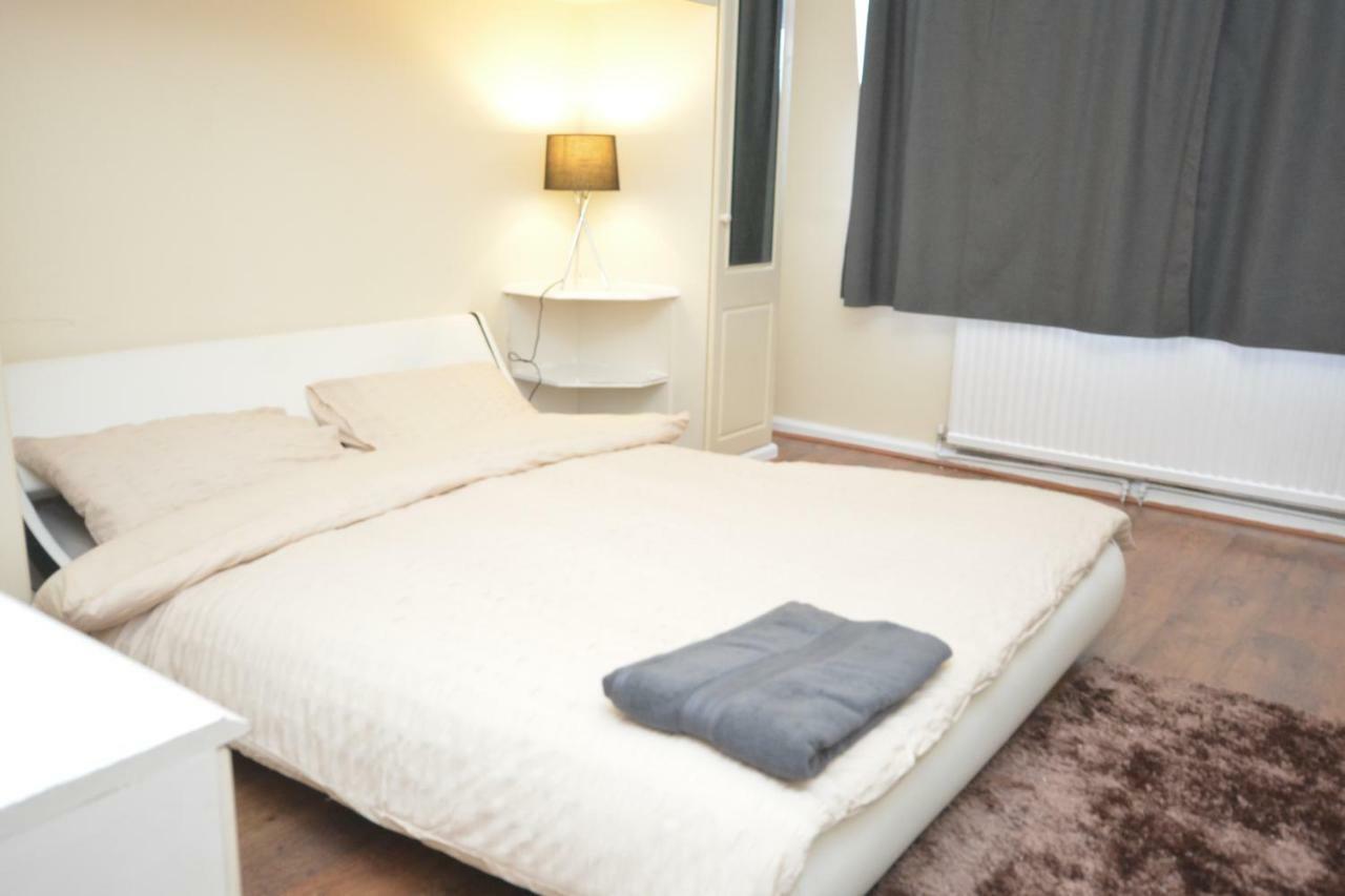 Four Bedroom Townhouse 12 Minutes Walk To Excel Exhibition Centre Londres Extérieur photo