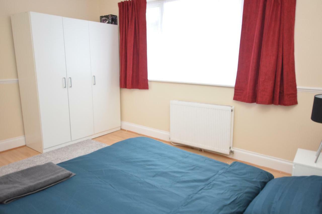 Four Bedroom Townhouse 12 Minutes Walk To Excel Exhibition Centre Londres Extérieur photo