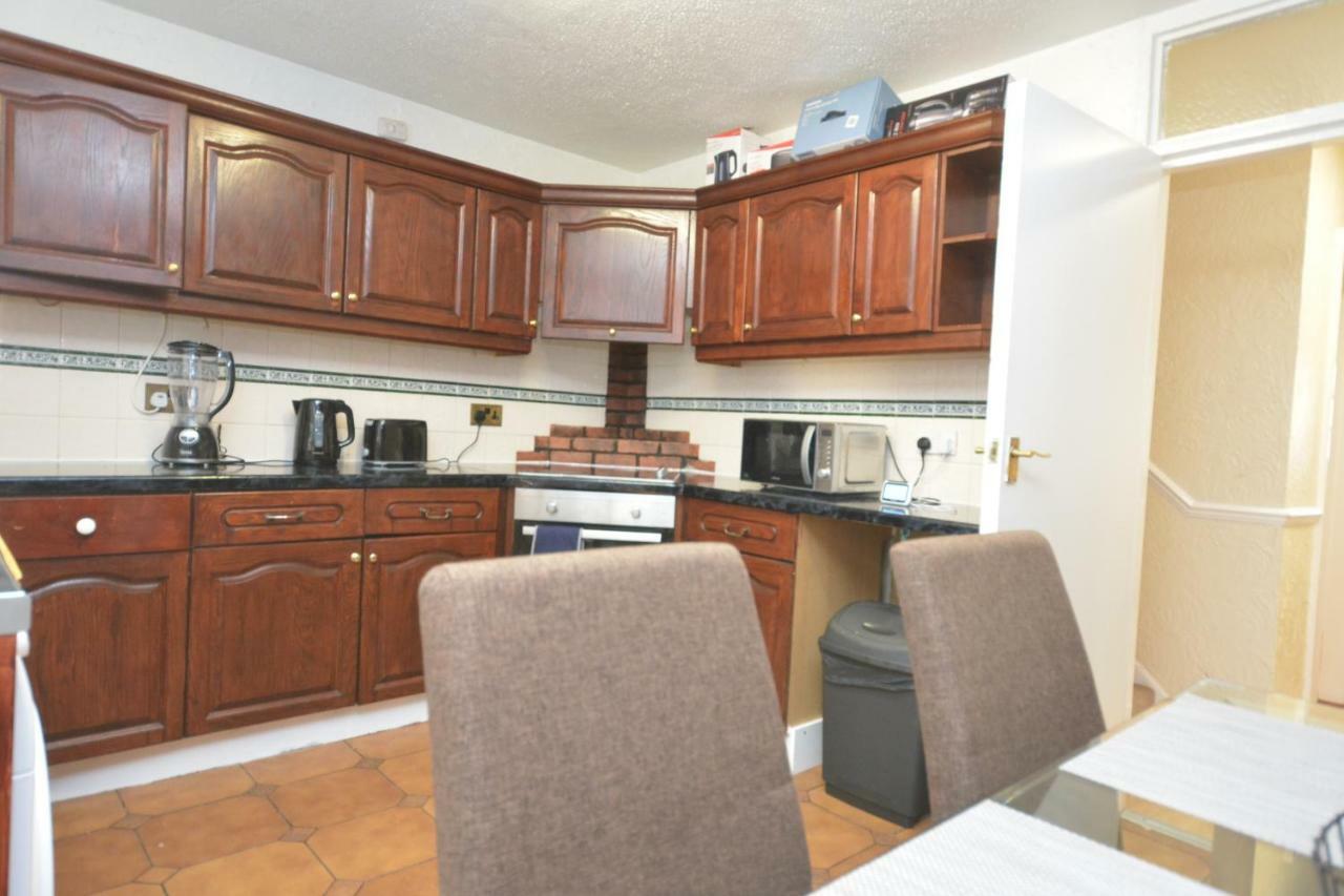 Four Bedroom Townhouse 12 Minutes Walk To Excel Exhibition Centre Londres Extérieur photo