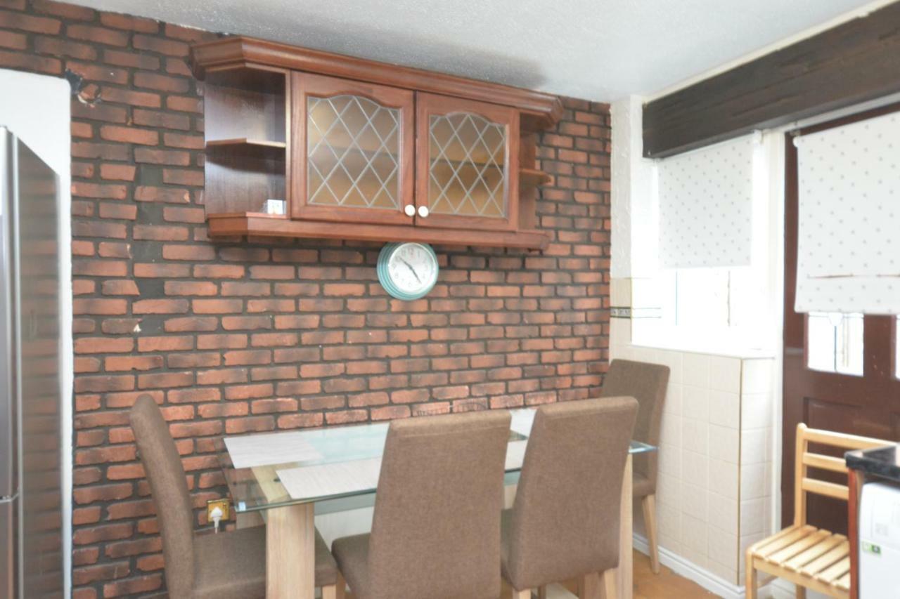 Four Bedroom Townhouse 12 Minutes Walk To Excel Exhibition Centre Londres Extérieur photo