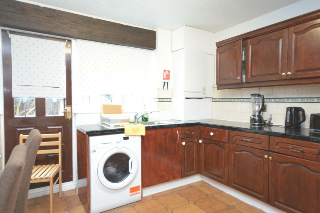 Four Bedroom Townhouse 12 Minutes Walk To Excel Exhibition Centre Londres Extérieur photo