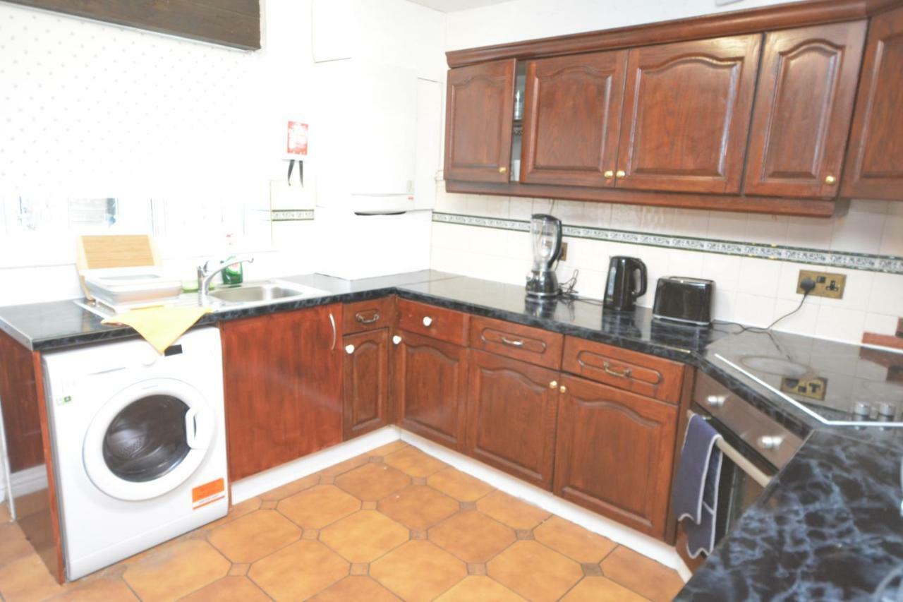 Four Bedroom Townhouse 12 Minutes Walk To Excel Exhibition Centre Londres Extérieur photo